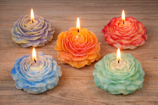 A Bouquet That Glows – Five Rose Candle Combo